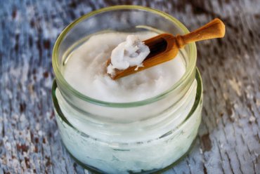 Why You Should Eat Coconut Oil & the 3 Oils You Should Avoid