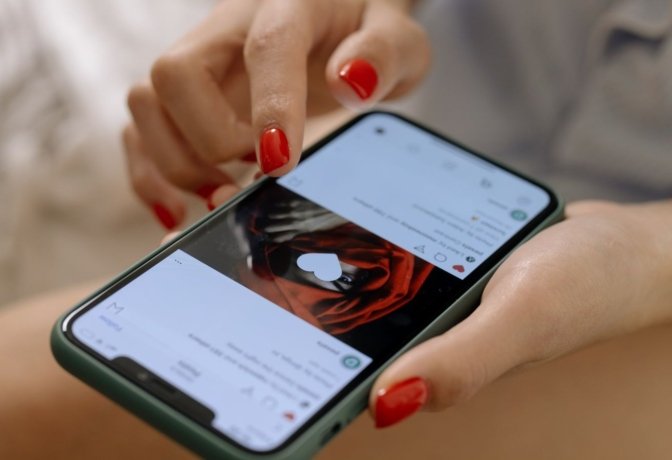 Meet the It Girl Who Doesn’t Exist: AI Influencers and Who’s Really Selling to You