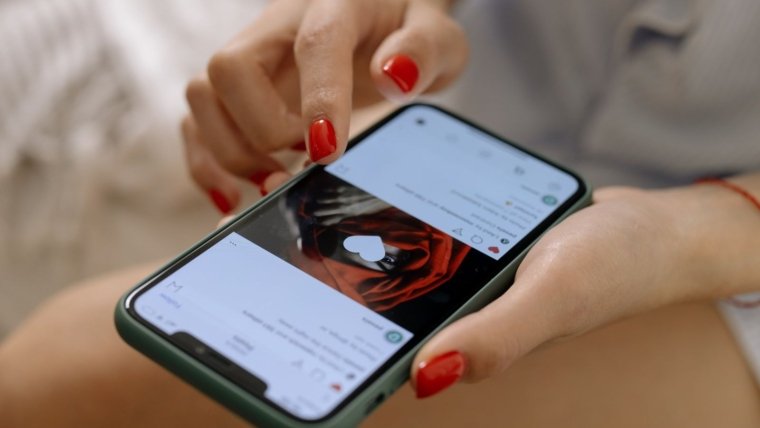 Meet the It Girl Who Doesn’t Exist: AI Influencers and Who’s Really Selling to You