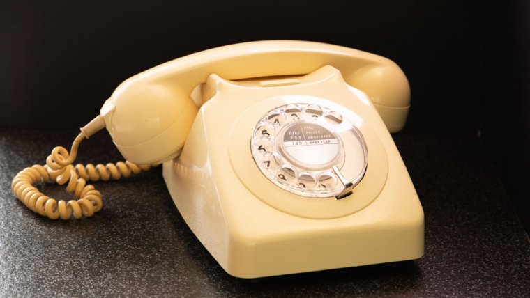 Should You Have a Home Phone?