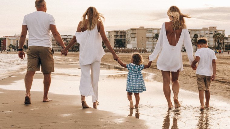 3 Cost-Saving Tips for Vacationing with Your Family