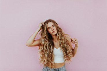 Growing Out Your Hair? Natural Remedies to Help You Go the Distance