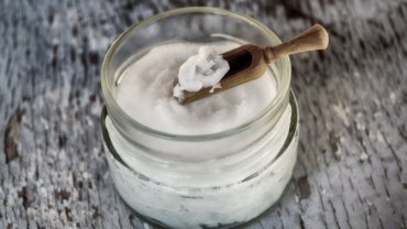 Why You Should Eat Coconut Oil & the 3 Oils You Should Avoid