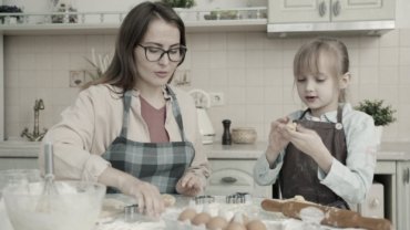 What to Know Before Teaching Your Kids to Cook